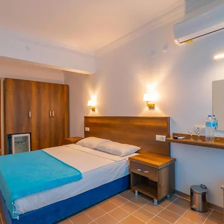 Dream Hotel *